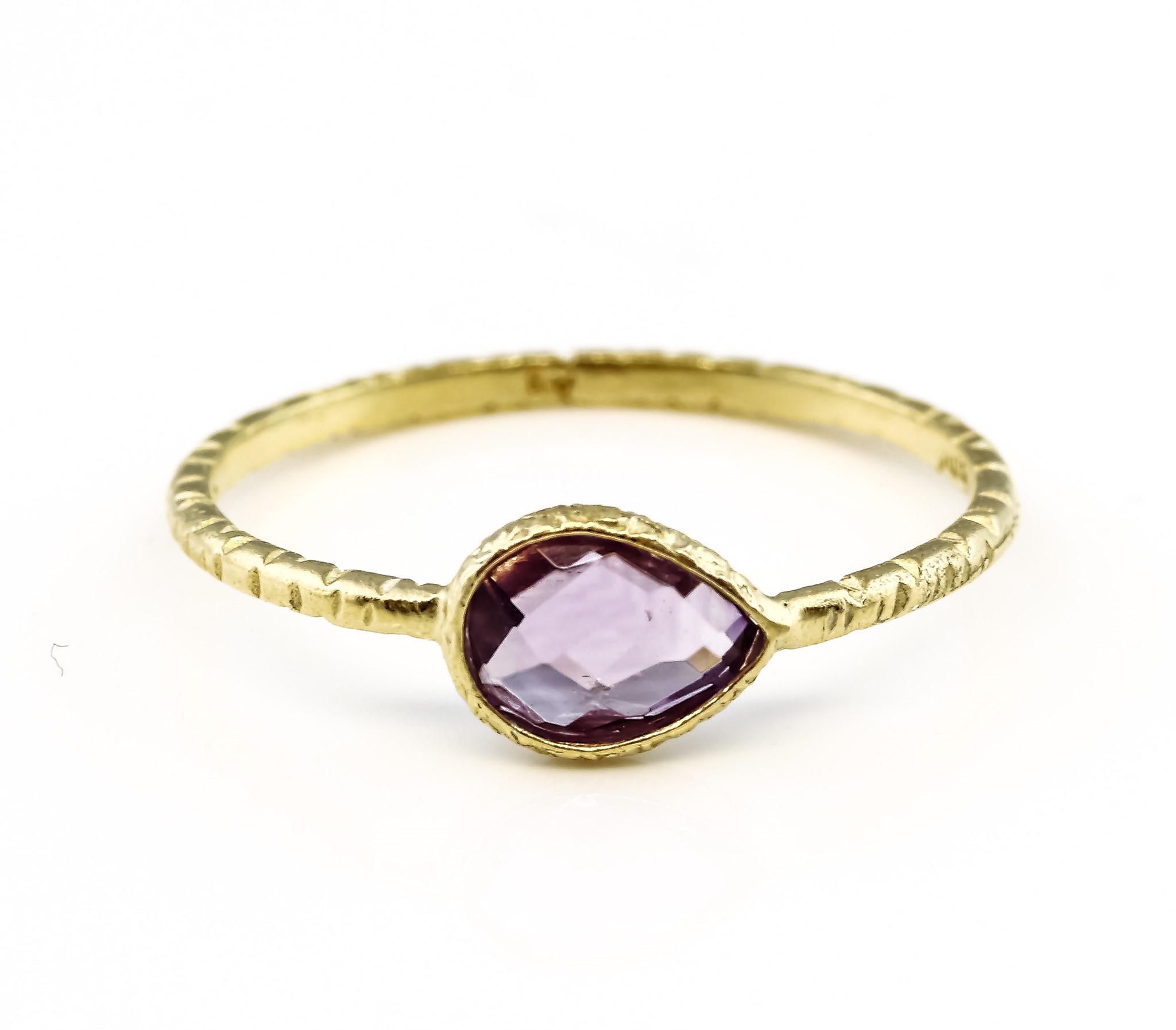 Bild von Amethyst fac. Tropfen 6x8mm Ring, gehämmert, Silber 925 vergoldet