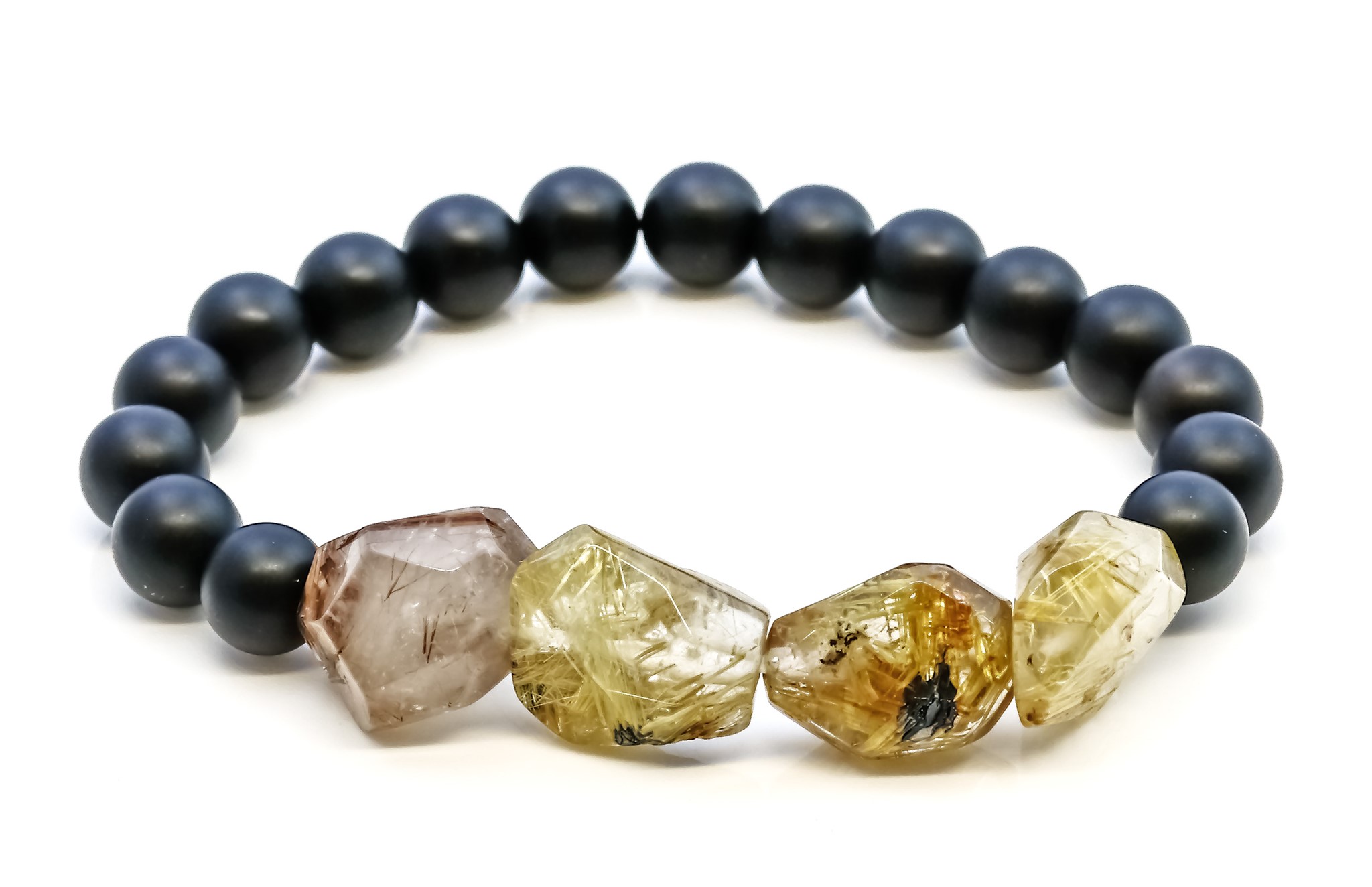 Perline tonde di Onice da 8 mm con quarzo rutilato sfaccettato. Bracciale di nugget