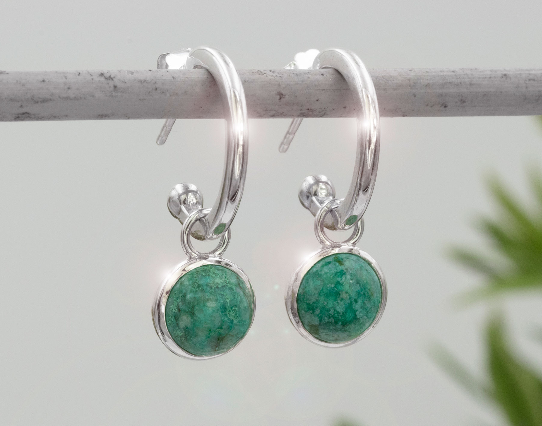 Bild von "Cabochon". Chrysokoll. Ohrcreolen. Silber 925