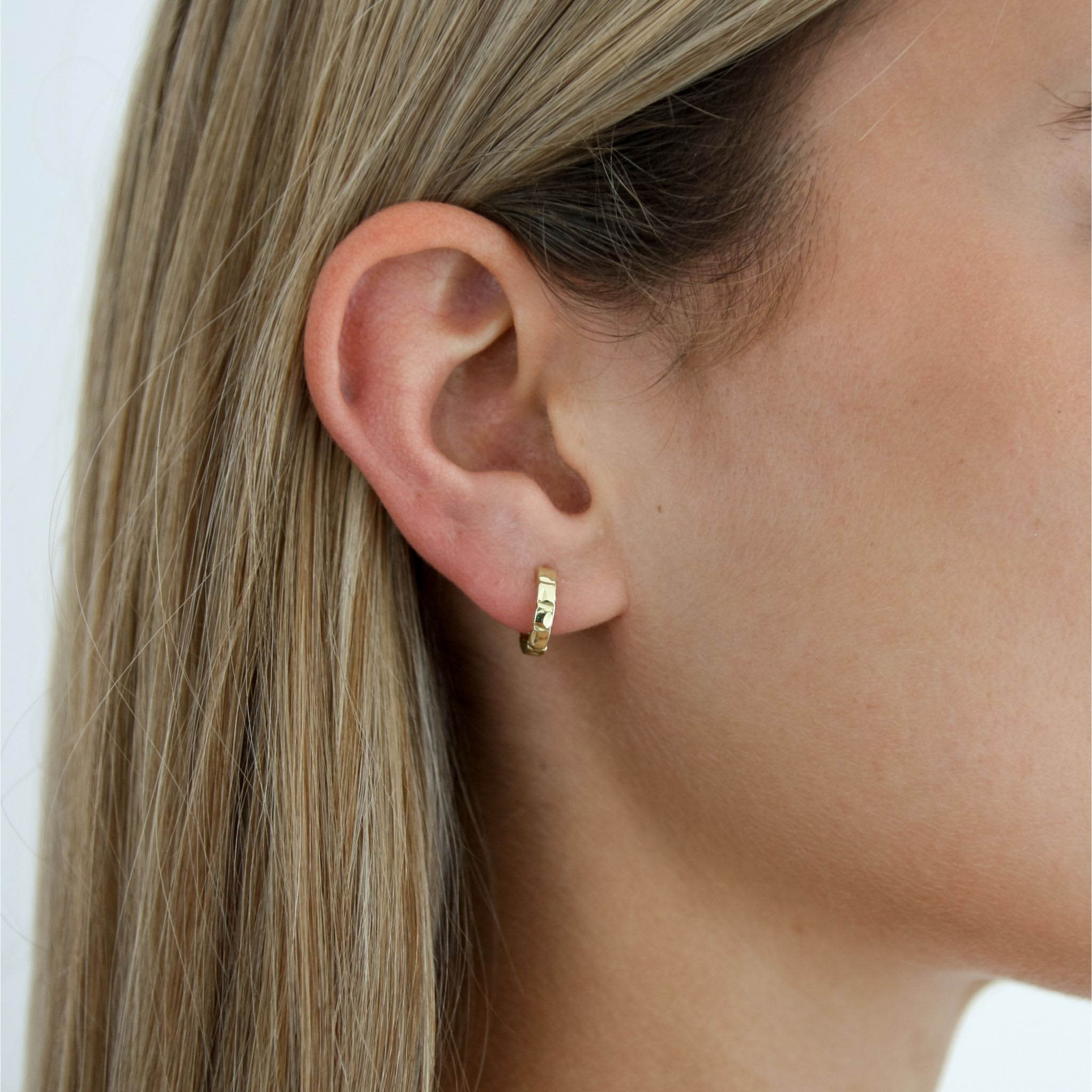 Bild von "Huggie". Ohrcreolen. Silber 925-Vergoldet