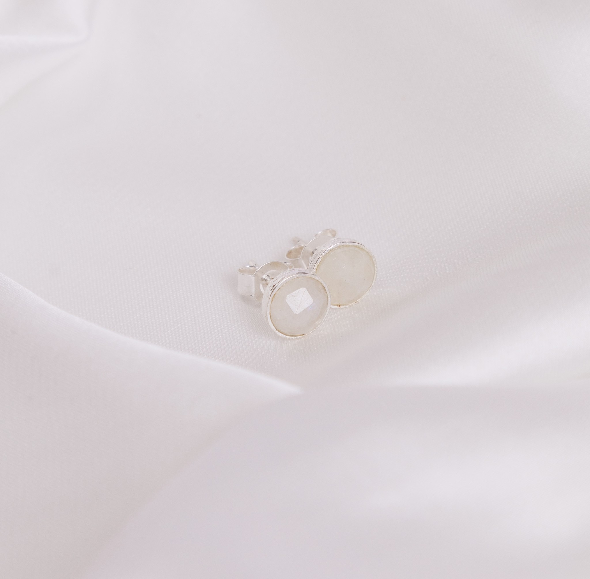 Bild von "Wave". Mondstein. Ohrstecker. Silber 925