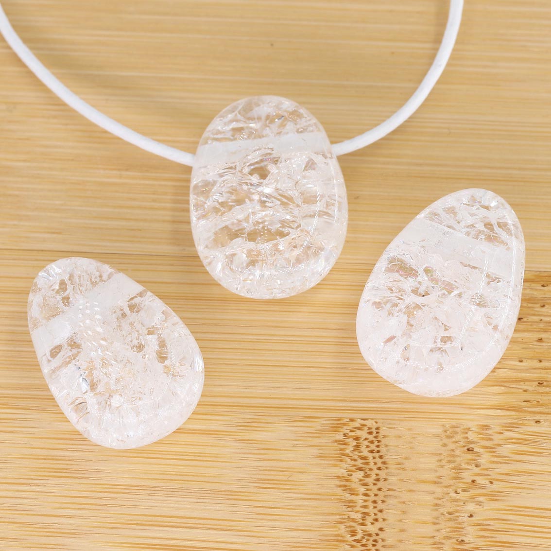 Bild von Iris Bergkristall Nugget-Tropfen 20x30mm mit 3mm Loch Anhänger 