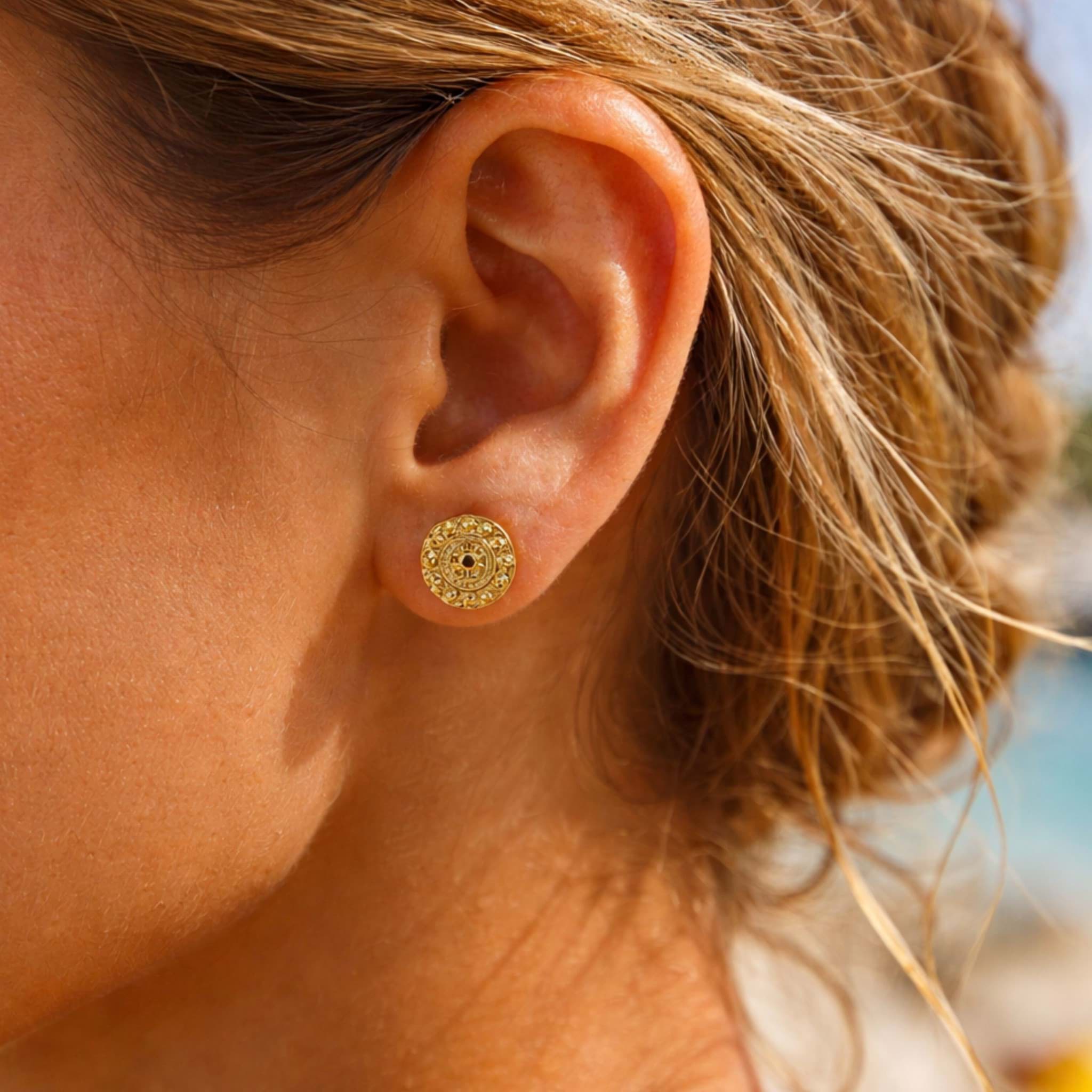 "sun in my pocket". Granat. Ohrstecker. Silber 925-Vergoldet